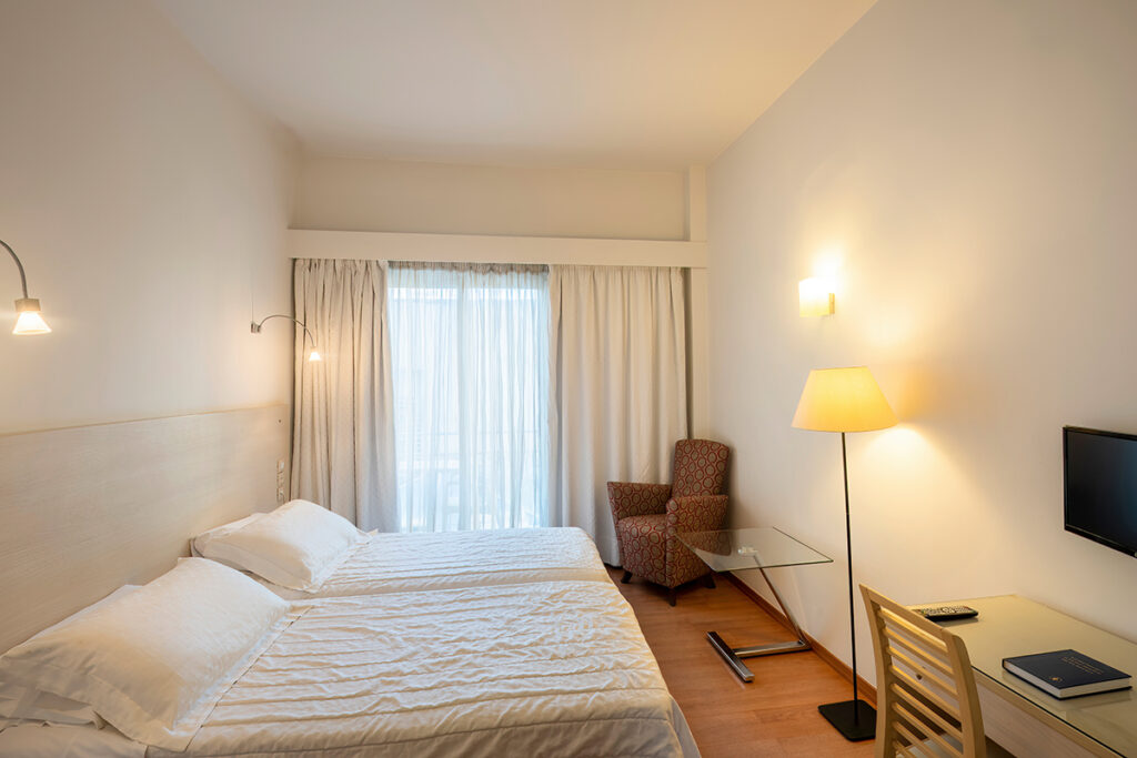 Δίκλινο δωμάτιο με μονά κρεβάτια